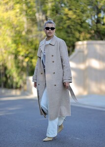 sofia-richie-out-and-about-in-los-angeles-11-23-2022-4.jpg