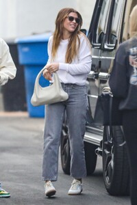 sofia-richie-out-for-breakfast-at-la-la-land-in-santa-monica-03-04-2022-6.jpg