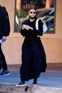 sofia-richie-out-in-la-03-07-2022-2.jpg