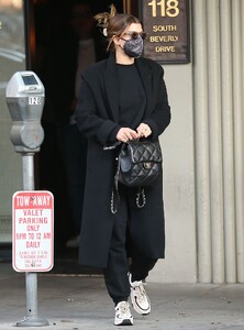 sofia-richie-out-in-los-angeles-12-11-2021-4.jpg