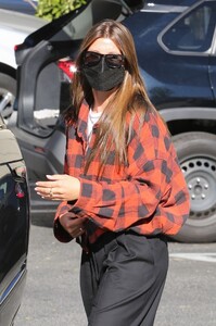 sofia-richie-out-in-the-pacific-palisades-10-28-2021-1.jpg