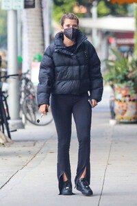 sofia-richie-out-shopping-at-xiv-karats-in-beverly-hills-12-07-2021-1.jpg