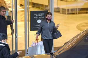 sofia-richie-shopping-at-neiman-marcus-in-beverly-hills-01-20-2022-0.jpg