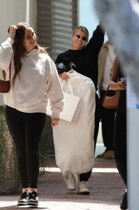 sofia-richie-shopping-on-melrose-place-in-west-hollywood-04-13-2022-4.jpg