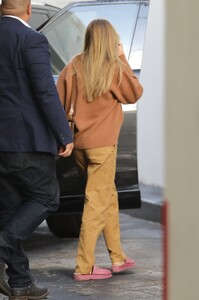sofia-richie-wears-an-orange-ensemble-beverly-hills-02-17-2023-2.jpg