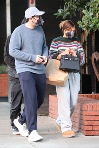 sofia-richie-with-elliot-grainge-beverly-hills-12-24-2021-8.jpg