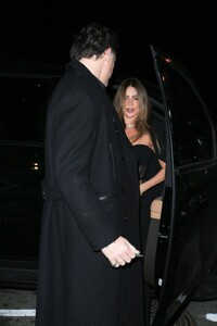 sofia-vergara-and-jjoe-m-anganiello-arrives-at-jennifer-klein-s-day-of-indulgence-holiday-party-in-brentwood-12-03-2022-0.jpg