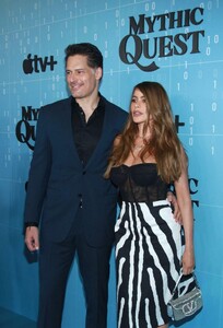 sofia-vergara-and-joe-manganiello-at-mythic-quest-season-3-premiere-in-hollywood-11-09-2022-2.jpg