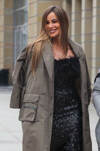 sofia-vergara-arrives-at-america-s-got-talent-studios-in-los-angeles-04-11-2022-4.thumb.jpg.8c005b909aa8cf91863af82d9b5ca5c4.jpg