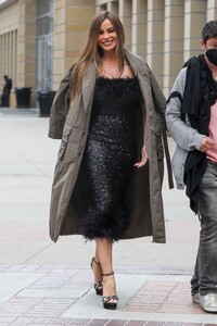 sofia-vergara-arrives-at-america-s-got-talent-studios-in-los-angeles-04-11-2022-6.thumb.jpg.1d682a2d93b812cf1ccabf8e835a5e23.jpg