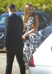 sofia-vergara-arrives-at-sarah-hyland-s-wedding-at-sunstone-winery-08-20-2022-4.thumb.jpg.b990f8fcbb37a012bebaca50fec70fda.jpg