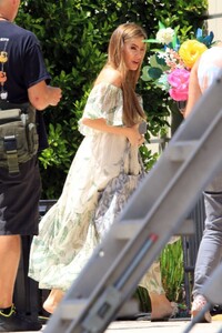 sofia-vergara-arrives-on-the-set-of-america-s-got-talent-in-pasadena-08-24-2022-1.jpg