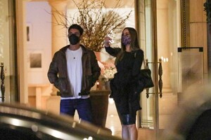 sofia-vergara-out-for-dinner-with-a-friend-at-montage-hotel-in-beverly-hills-01-10-2022-7.jpg