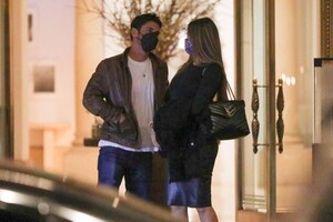 sofia-vergara-out-for-dinner-with-a-friend-at-montage-hotel-in-beverly-hills-01-10-2022-9.jpg