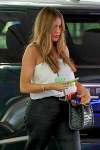 sofia-vergara-out-shopping-in-beverly-hills-08-08-2022-6.thumb.jpg.51cdabfda3b346ccd677c0fb07e41d55.jpg