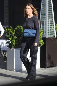 sofia-vergara-out-shopping-in-century-city-10-26-2022-1.jpg