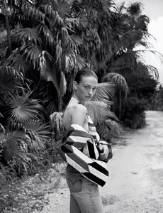 sophia-ahrens-by-angelo-pennetta-for-wsj-magazine-february-2016-10.thumb.jpg.90d65f2b7c3905fbfc552b75df7c9432.jpg