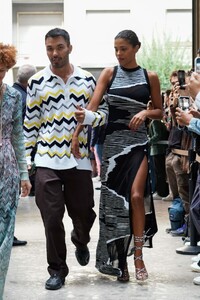 tina-kunakey-arrives-at-missoni-show-at-milan-fashion-week-09-23-2022-4.jpg