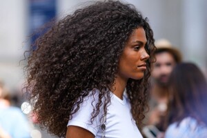 tina-kunakey-arrives-at-paco-rabanne-fashion-show-in-paris-07-03-2022-8.jpg