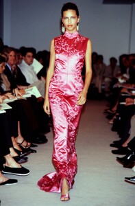 vera-wang-fw-98-10.thumb.jpg.bf2a1d3e27c6c70f01f9fd429f448f1f.jpg