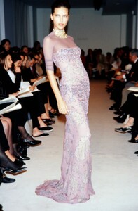 vera-wang-fw-98-12.thumb.jpg.4b954e0967b191a2c0933805bd06b65e.jpg