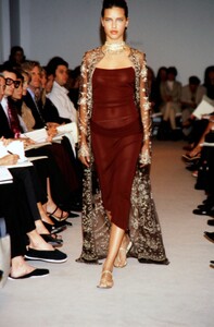 vera-wang-fw-98-2.thumb.jpg.a5ac2944537067b7f2d73b9ec588f3ab.jpg