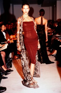 vera-wang-fw-98-6.thumb.jpg.6599a033561986745352d2829791be70.jpg