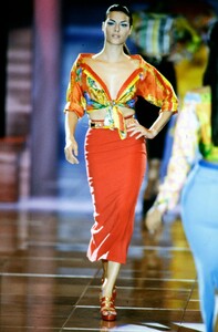 versace-ss-93-1.thumb.jpg.75965326d96a36c2b941629245248e7f.jpg