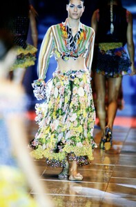 versace-ss-93-3.thumb.jpg.803d4d0d8de8552f4fd27d214130181f.jpg