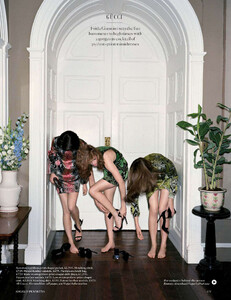 vogue-uk-2013-02-feb-141.thumb.jpg.e6092a439c7b6b99ad96b2063211107b.jpg