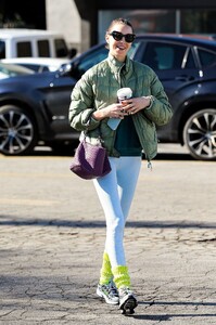 whitney-port-heading-to-pilates-class-in-los-angeles-01-06-2023-1.jpg