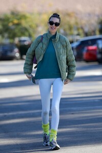 whitney-port-heading-to-pilates-class-in-los-angeles-01-06-2023-4.jpg