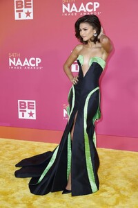 zendaya-coleman-54th-naacp-image-awards-in-los-angeles-02-25-2023-11.jpg