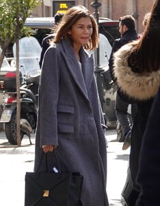 zendaya-leaves-eden-hotel-in-rome-02-13-2023-3.jpg