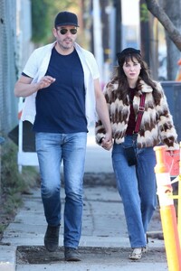 zooey-deschanel-and-jonathan-scott-out-on-halloween-in-los-angeles-10-31-2022-4.jpg