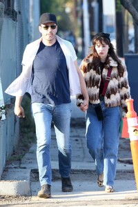 zooey-deschanel-and-jonathan-scott-out-on-halloween-in-los-angeles-10-31-2022-6.jpg