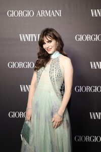 zooey-deschanel-at-ball-of-light-hosted-by-giorgio-armani-vanity-fair-in-venice-09-03-2022-1.thumb.jpg.a5af4ea6dd9d1f6058049fec887aedd3.jpg