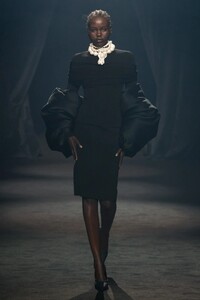 00001-AZ-Factory-Spring-22-RTW-Paris-credit-gorunway.thumb.jpg.6c924fb44bcac202c525fe60985b0ae0.jpg
