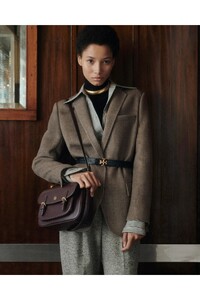 00001-Tory-Burch-Fall-21-Details.thumb.jpg.c4f29d933858b6fd02565fa24b975227.jpg