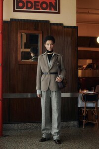00001-Tory-Burch-Fall-21.thumb.jpg.a3e1fc4aa0cfc265fa7b95ffac7200a6.jpg