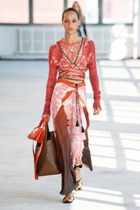 00002-Altuzarra-Spring-2022-RTW-Credit-Filippo-Fior-GORUNWAY.thumb.jpg.ab95334433ad96cf7c95029ba146311a.jpg