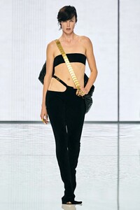 00002-BALMAIN-Spring-22-RTW-Paris-credit-gorunway.thumb.jpg.8dbcb2befb4b3020390fc9fe71b92970.jpg