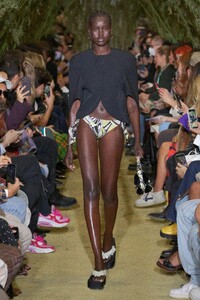 00002-Coperni-RTW-Spring-22-Paris-credit-brand.thumb.jpg.28027db14b9c8f67bac6c91a3aa8247c.jpg