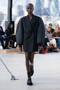 00003-AlexanderMcQueen-Spring-22-London-credit-brand.thumb.jpg.0eeacb09bacec742f8eeb7ba57191e2f.jpg
