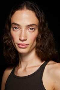 00003-Brandon-Maxwell-Spring-2022-RTW-Beauty-Credit-GREG-SCAFFIDI-GORUNWAY.thumb.jpg.40dec78069f1640cb7b0683ac7e0e1cc.jpg