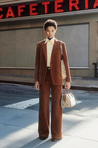 00003-Tory-Burch-Fall-21.thumb.jpg.583ba348e3232e67857a1a114965cdf8.jpg