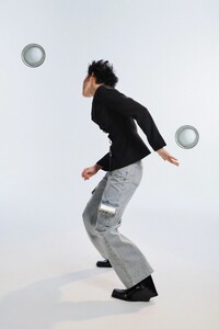 00004-Calvin-Luo-Spring-22-RTW-Paris-credit-brand.thumb.jpg.373b1b95d146cbf9dd4b67d67b7e090f.jpg