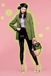 00004-Versace-Resort-2022-credit-brand.thumb.jpg.b5d948ac908a91656d826463dc6d7e9d.jpg