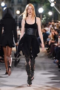 00005-Alaia-Spring-22-credit-brand.thumb.jpg.d419ea0bfec30a517aa99d381b113b1f.jpg