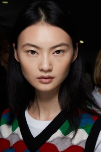 00005-Givenchy-BEAUTY-Spring-22-Paris-credit-gorunway.thumb.jpg.15c2c3563b739d72ffc874395253e6e3.jpg